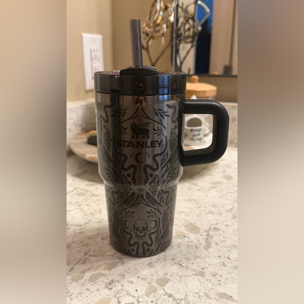 Stanley Deadly Damask Tumbler 20oz with Handle
